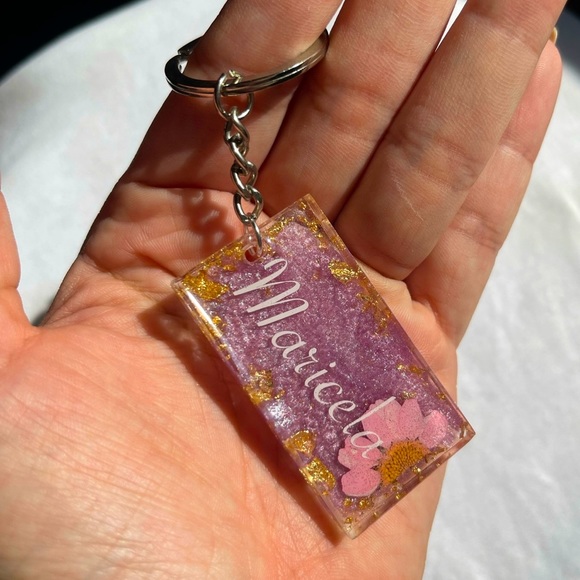 Your Name Personalized keychain resin handmade gold flakes floral beautiful - Picture 1 of 3